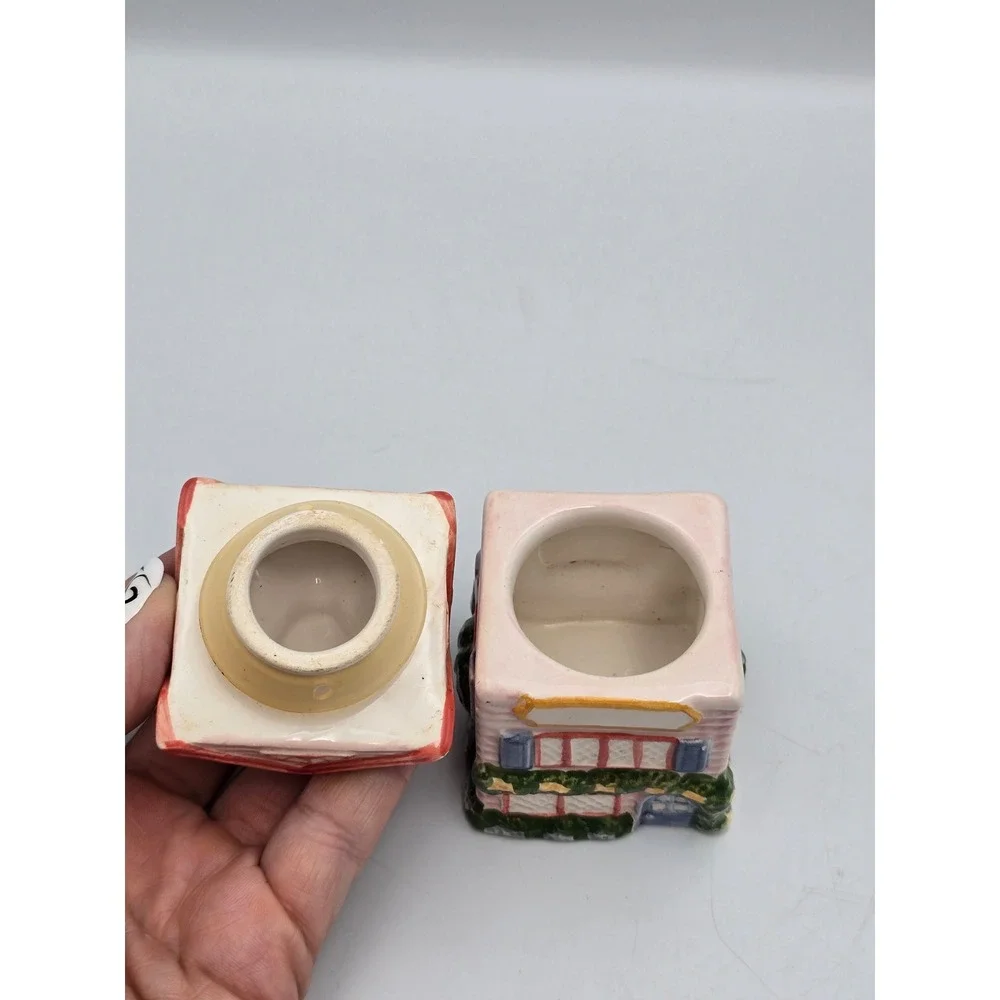 Avon Ceramic Cottage Spice Jar Small Pink House‎ Blue Roof Good Vintage 3.5in